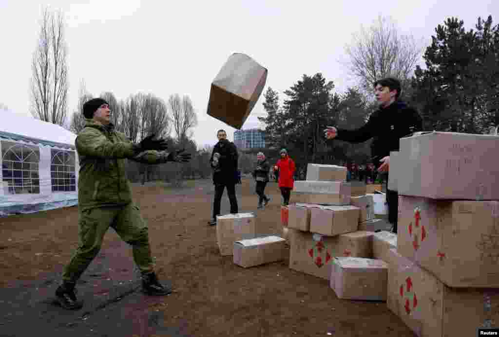 Raspodjela humanitarne pomoći stanovnicima Dnjipra, 16. januar.