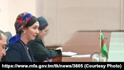 Arhiw suraty. Mähri Bäşimowa duşuşyk wagtynda