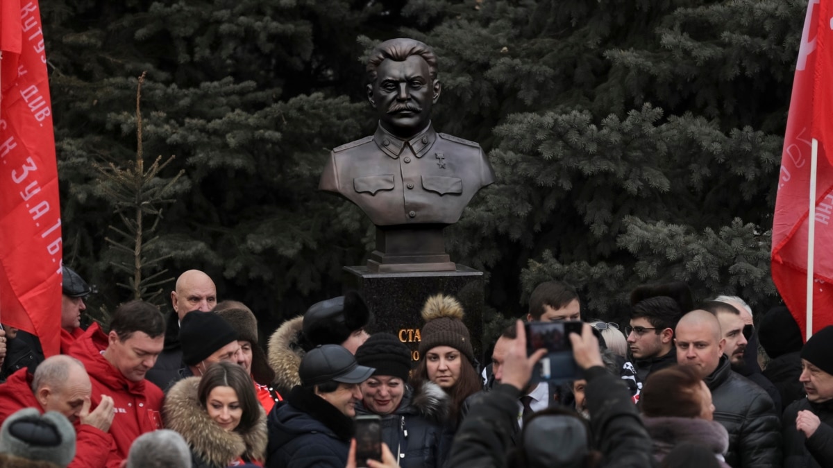 Bust Of Stalin Erected In Volgograd Ahead Of Putin Visit To Mark