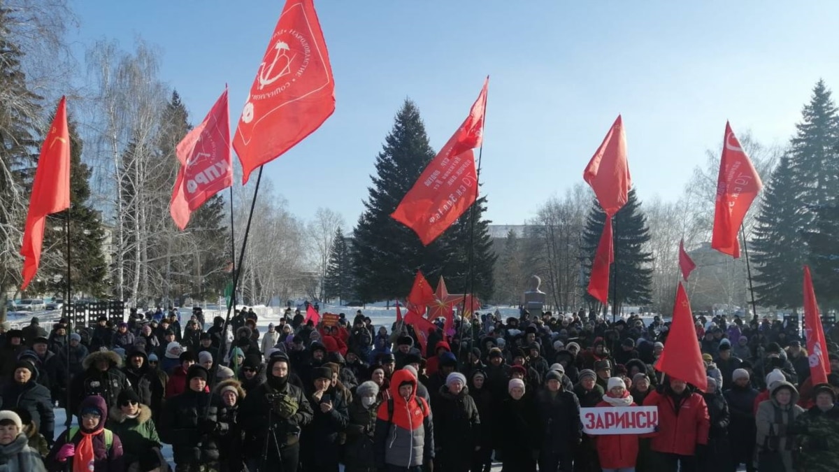 In Barnaul, hundreds of residents came out to a rally against the increase in housing and communal services tariffs