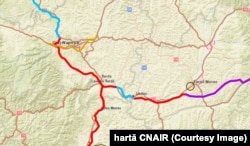 Porțiunea de autostradă dintre Târgu-Mureș și Cluj (Gilău) este întreruptă la mijloc, unde un tronson de 15 km, între Chețani și Cîmpia-Turzii (în centru, cu albastru deschis) nu este încă realizat.