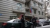نیروی انتظامی برای مقابله با حمله مسلحانه به سفارت جمهوری آذربایجان با تاخیر زیاد در صحنه حاضر شد