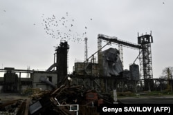 Зернохранилище, разрушенное после ракетного обстрела Очакова в Николаевской области. Украина, 10 декабря 2022 года