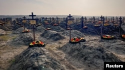 Rusiyanın Krasnodar vilayətindəki Bakinskaya kəndi yaxınlığındakı qəbiristanlıqda "Vaqner" döyüşçülərinin məzarları