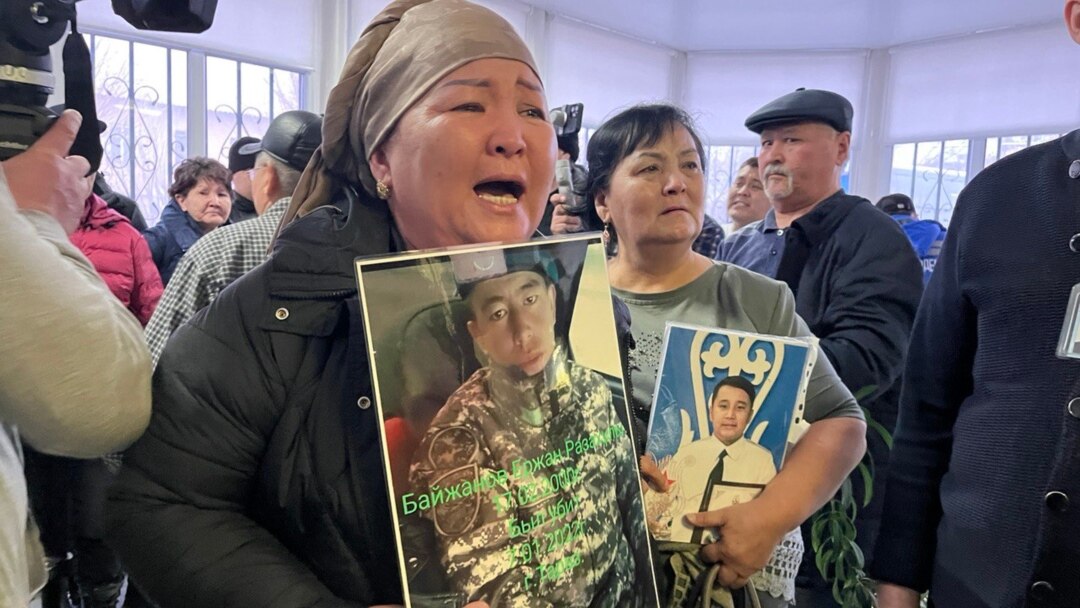 трусикисіз латекс Жлобинде секс серіктес іздейді