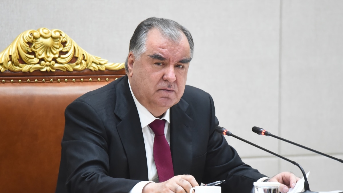 Источники: Эмомали Рахмон раскритиковал работу Ширин Амонзоды