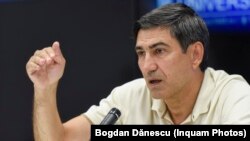 Victor Pițurcă, fost selecționer al naționalei de fotbal a României, a fost chemat luni la Direcția Națională Anticorupție și ulterior a fost reținut de procurori.