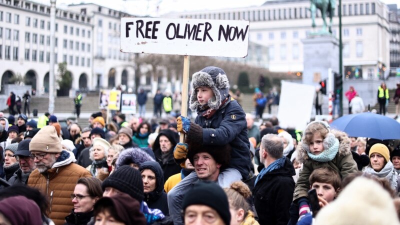 هزاران معترض در بروکسل خواستار آزادی امدادگر بلژیکی زندانی در ایران شدند