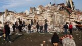 "A kanë vdekur apo janë gjallë?": Mijëra të zhdukur pas tërmeteve në Turqi