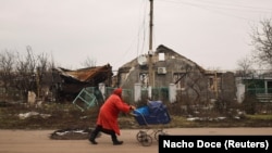 Разрушенные дома в деревне в Херсонской области Украины, 31 января 2023 года