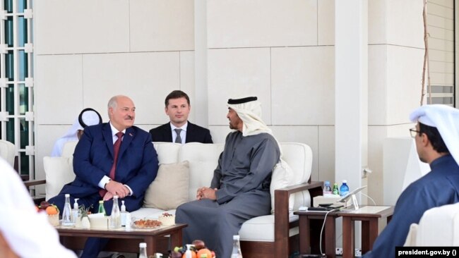 Lukashenko e il presidente degli Emirati Arabi Uniti, Sheikh Muhammad bin Zayed al-Nagayan, Abu Dhabi, 2023