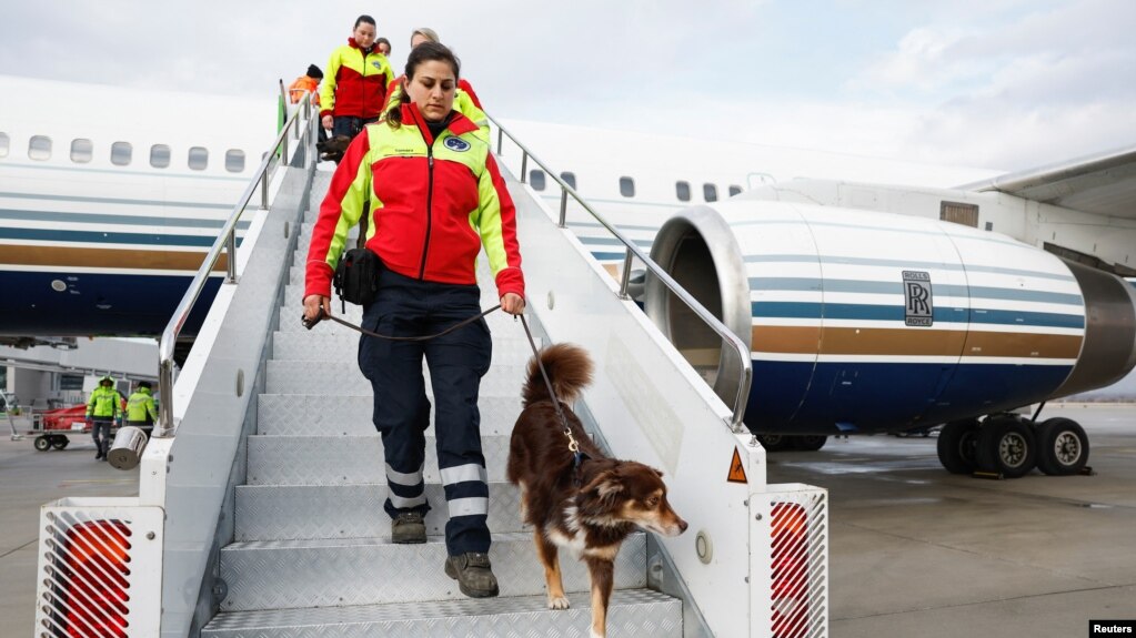 Specijalne jedinice za pomoć u katastrofama iz Nemačke stigle na aerodromu u Gaziantepu, Turska, 7. februar