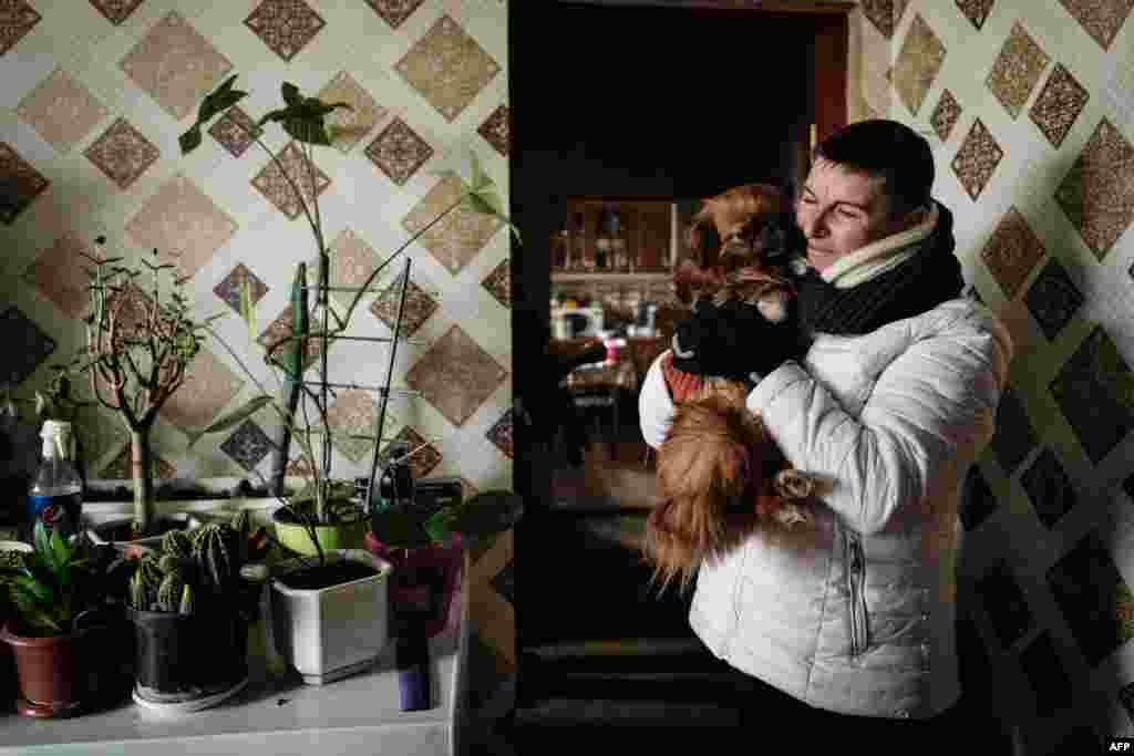 Viktoria Knopkával &ndash; azaz Gombbal &ndash;, a pincsivel osztja meg otthonát