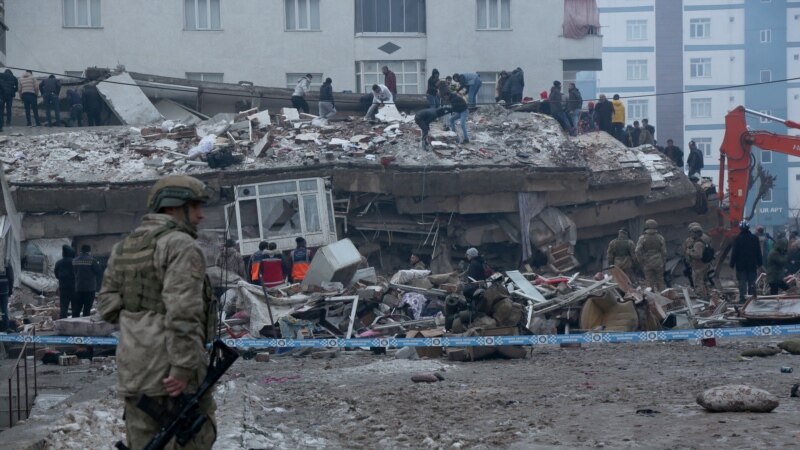 Турција побара помош од НАТО за справување со последиците од земјотресот