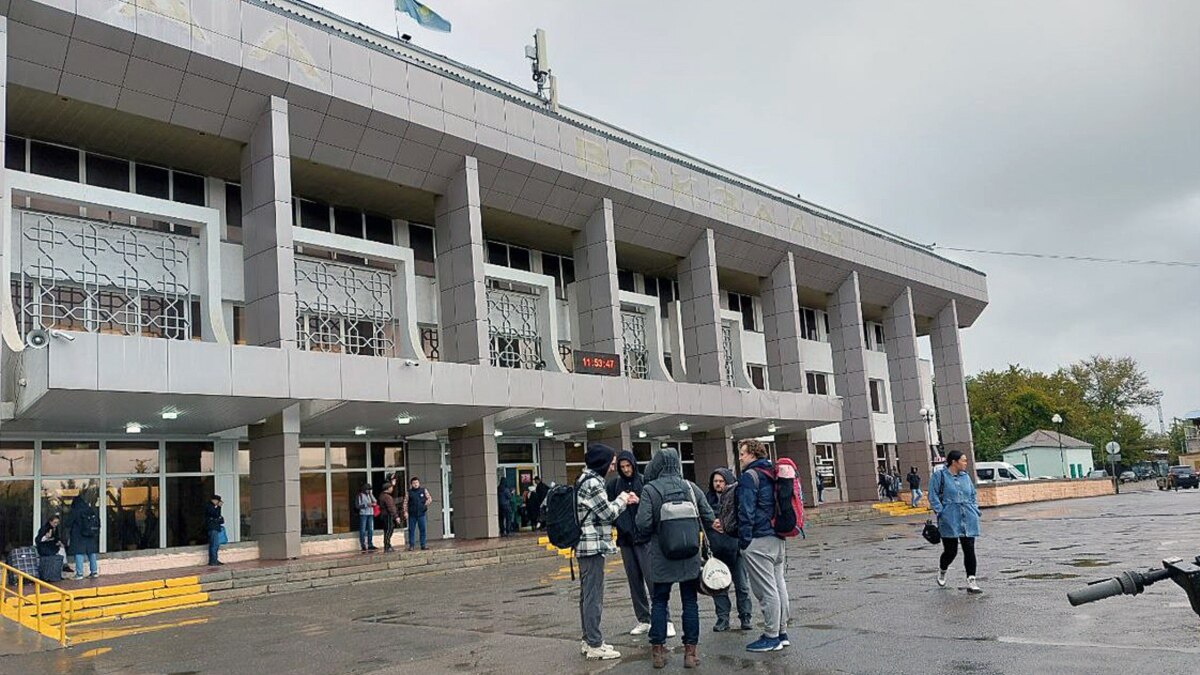 Узбекистанцы при въезде в Россию сталкиваются с длительными проверками