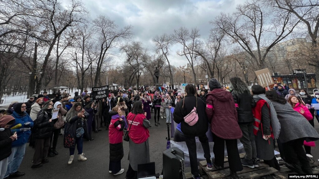 Разрешенный митинг с требованием разрешить проведение женского марша и митинга 8 марта 2023 года в Алматы