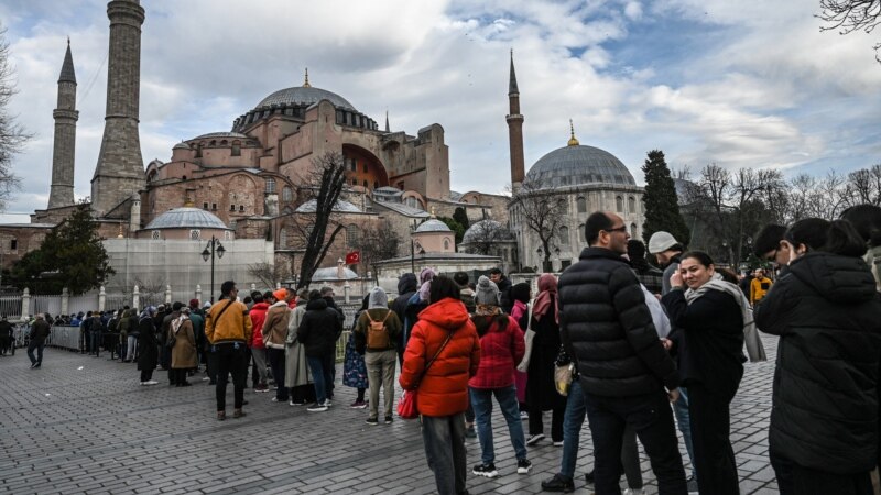 Türkiýedäki türkmen migrantlarynyň ýaşaýan ýerini tassyklatmak meselesi agyrlaşdy