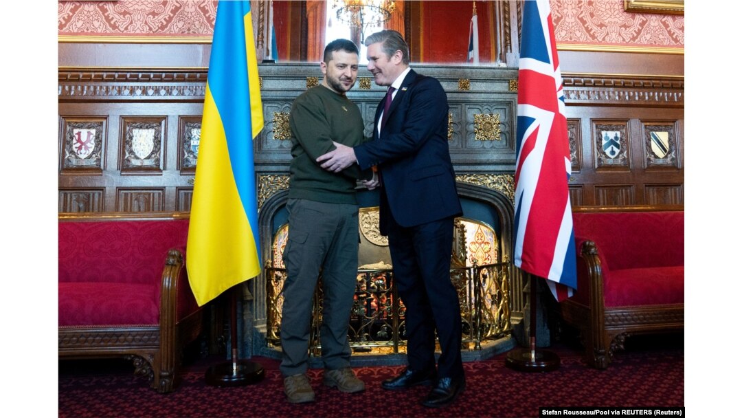 Liderul laburist Keir Starmer (dreapta) se întâlnește cu președintele ucrainean Volodimir Zelenski la Palatul Westminster, 8 februarie 2023.