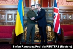 Liderul laburist Keir Starmer (dreapta) se întâlnește cu președintele ucrainean Volodimir Zelenski la Palatul Westminster, 8 februarie 2023.