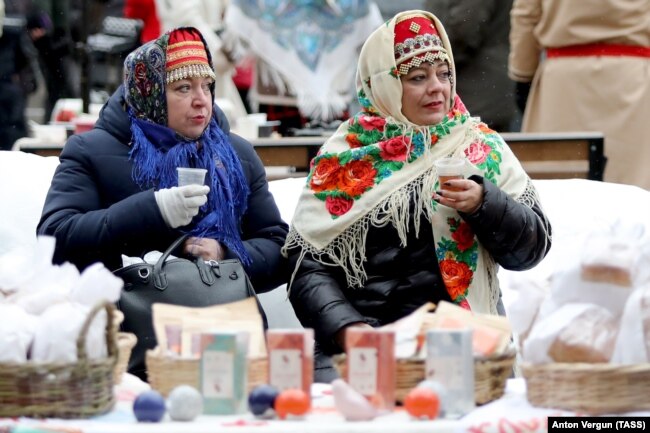 Gratë marrin pjesë në një festival në Belgorod më 14 janar.