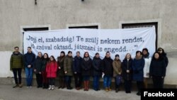 A várpalotai Várkerti Általános Iskola sztrájkoló tanárai 2023. január 23-án