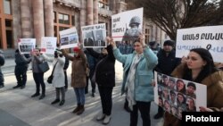 Armenia - Protesters demand Prime Minister Nikol Pashinian's resignation outside the main government building in Yerevan, January 23, 2023.