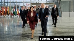 Prim-ministra Natalia Gavrilița și secretarul general adjunct al Alianței Nord-Atlantice, Mircea Geoană. Bruxelles, 7 februarie 2023