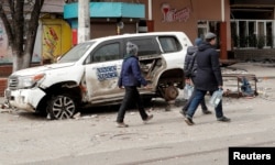 Поврежденный автомобиль ОБСЕ в Мариуполе. Украина, 1 апреля 2022 г.