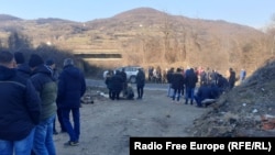 Protesta e banorëve serbë në Leposaviq kundër shpronësimit të tokave në veri të Kosovës, më 2 shkurt 2023.