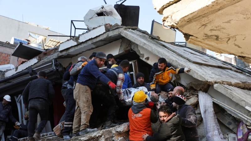 زلزلهٔ مرگبار ترکیه و سوریه؛ تلاش‌ها به هدف رساندن کمک به زلزله زده ها جریان دارد