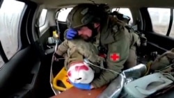 Paramedic polonez, voluntar pe frontul din Ucraina: „Va fi bine. Vei trăi!”