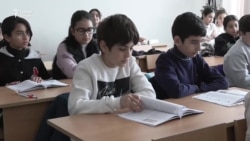 Az azerbajdzsáni blokád elszakította az örmény gyermekeket a szüleiktől