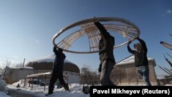 Казахские юрты — в помощь Украине. Волонтёры отправляют груз в охваченную войной страну