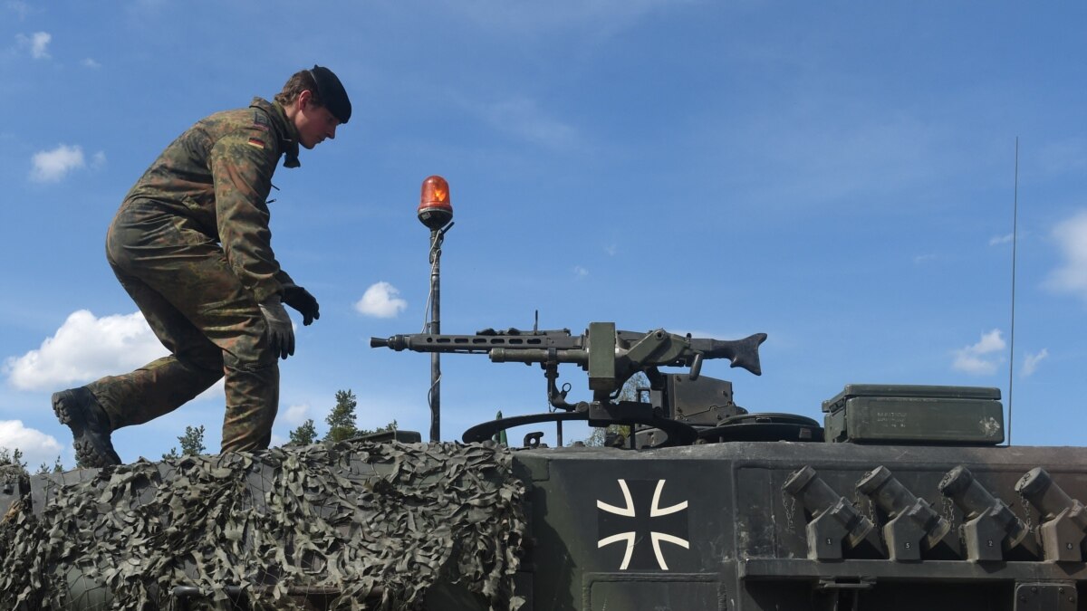 Германия ще изпрати 14 танкa Леопард 2 на Украйна, съобщи