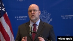 Američki ambasador Jeffrey Hovenier na diskusiji o Zajednici opština sa srpskom većinom u Ambasadi SAD u Prištini, 31. januar 2023.
