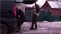 Voluntarii evacuează civili ucraineni din satele de lângă Soledar
