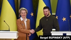 Урсула фон дер Ляйен и Владимир Зеленский на встрече в Киеве, 2 февраля 2023 года 