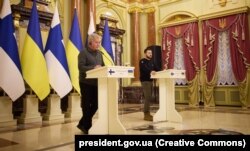 Президент України Володимир Зеленський і президент Фінляндії Саулі Нііністьо (ліворуч). Київ, 24 січня 2023 року