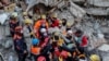 Більш як через 4 доби після землетрусу в Туреччині з-під завалів ще дістають живих людей