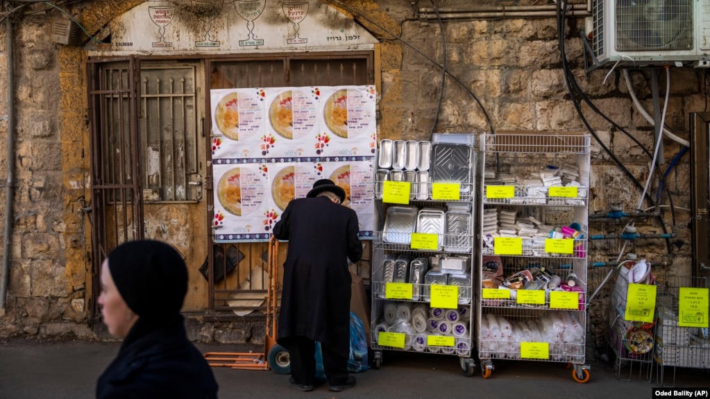 Izraelben kultúrharcot robbantottak ki az eldobható műanyagok