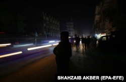 A local market in Karachi is plunged into darkness following a major power breakdown that left much of the country without electricity in January 2023.