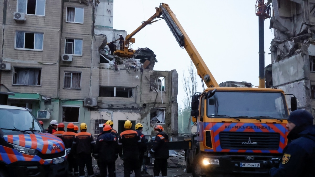 Пошуково-рятувальні роботи на місці ракетного удару у Дніпрі завершені – ДСНС