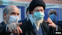 خامنه‌ای در بازدید از نمایشگاه «توانمندی‌های صنعتی» ، شنبه ۸ بهمن ۱۴۰۱