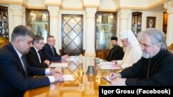 În comunicatul Sfântului Sinod al Bisericii Ortodoxe Române se spune că vizita lui Grosu la Patriarhie ar dovedi „deschiderea noii conduceri de stat a Republicii Moldova față de Mitropolia Basarabiei”.