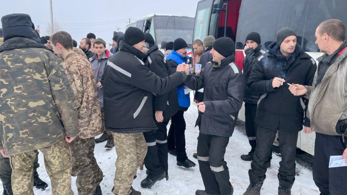 Новости про обмен военнопленными. Обмен пленными. Возвращение из плена российских военнослужащих. Новости про обмен военнопленными. Еленовка пленные азовцы.