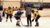 Нарын: Эл аралык мелдешке аттанган жаш хоккейчилер 