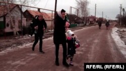 Волонтери евакуираат украински цивили од селата во близина на Соледар