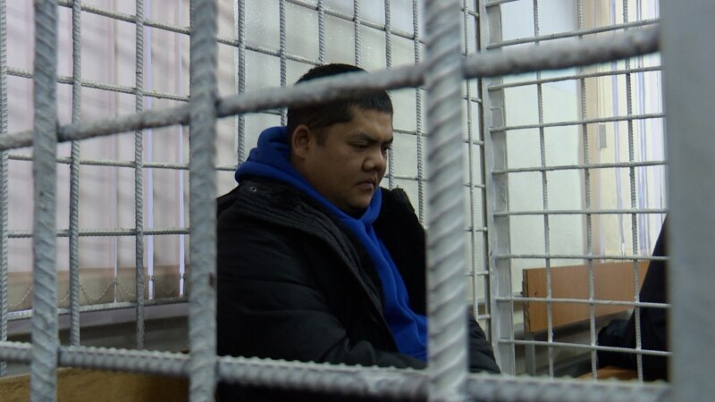 Прокурор төкмө акын Болот Назаровго 10 жыл абак жазасын сурады