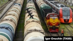 Trenuri cu produse petroliere în gara Krasnodar, 14 aprilie 2020.