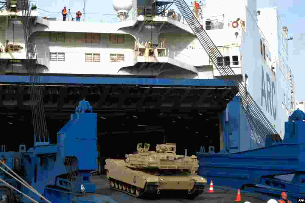 Military personnel unload M1 Abrams tanks at Bremerhaven, Germany, on February 21, 2020. Mark Hertling, a former commander of U.S. ground forces in Europe, estimated German-made Leopard 2 tanks could reach Ukraine&#39;s battlefields as soon as March while U.S. tanks, which need more logistical support, could be more than eight months away. &nbsp;